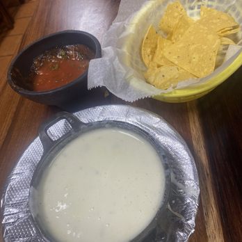 Don Deme Tacos - Dip de Queso / Cheese Dip - Mexican Near Me - Columbus, Ohio