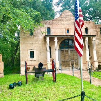 Solomon's Castle - Tours Near Me - Ona, Florida