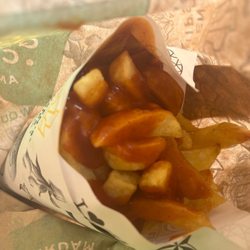 Queen's Chips Amsterdam - Curry sauce and chips!
