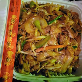Lee's Kitchen - Beef Chow Fun, generous serving - Chinese Near Me - Santa Clara, California Lee's Kitchen - Beef Chow Fun, generous serving - Chinese Near Me - Santa Clara, California