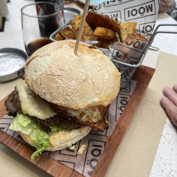 Möoi - Hamburguesa de carne - Breakfast & Brunch Near Me - Buenos Aires, C