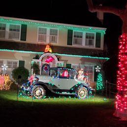 Photo of East Sacramento's Fab 40s Christmas Lights - Sacramento, CA, United States