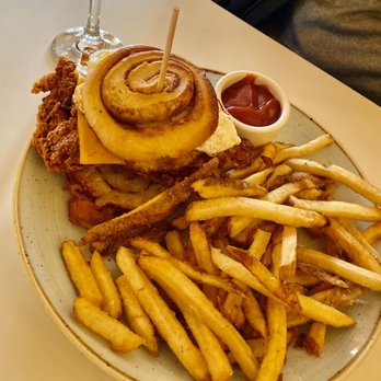 Evening Star Cafe - New American Near Me - Alexandria, Virginia