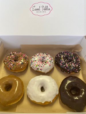 Sweet Dahlia Baking by null