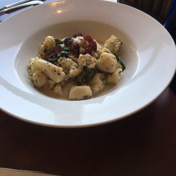 The Rainbow Room - Breakfast & Brunch Near Me - Niagara Falls, Ontario