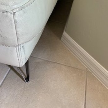 Eagle Moving - Scratches and dirt on leather - Movers Near Me - Fort Myers, Florida Eagle Moving - Scratches and dirt on leather - Movers Near Me - Fort Myers, Florida