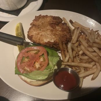 Lou's Grill - Bars Near Me - Abbotsford, British Columbia