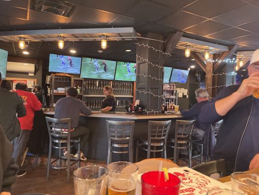 Wingnutz Bar and Grill by null
