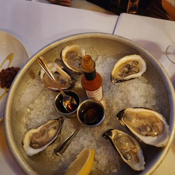 Holder - Oysters - French Near Me - Montreal, Quebec