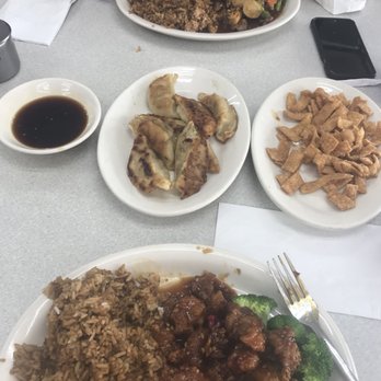 Yen China Cafe - fried dumplings, and lunch portions of general tsao and garlic beef. comes with choice of egg roll or soup (which we already ate) - Chinese Near Me - Garland, Texas Yen China Cafe - fried dumplings, and lunch portions of general tsao and garlic beef. comes with choice of egg roll or soup (which we already ate) - Chinese Near Me - Garland, Texas