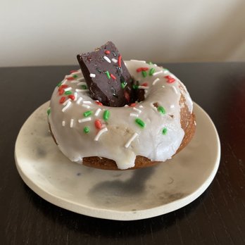 Oat Couture Cafe - Peppermint vegan donut - Breakfast & Brunch Near Me - Ottawa, Ontario