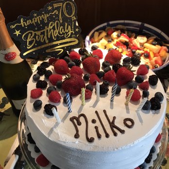 Gwen's Cake Decorating & Etc - Very berry cake - Bakeries Near Me - Saline, Michigan