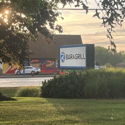 R-Bar & Grill - Signage on wicker Ave.