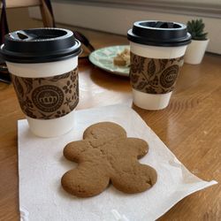 Queen Bee Coffee - Hot cocoa and a Christmas inspired coffee with ginger bread man.