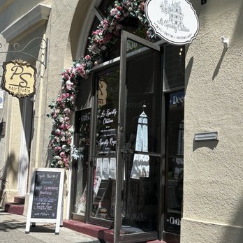 Le Sparkly Chateau - Storefront - Gift Shops Near Me - Benicia, California Le Sparkly Chateau - Storefront - Gift Shops Near Me - Benicia, California