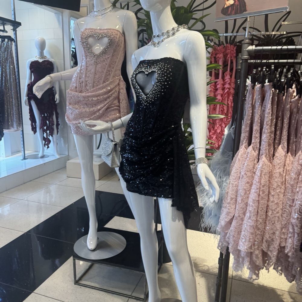 AKIRA - Mannequin display - Accessories Near Me - Miami Beach, Florida