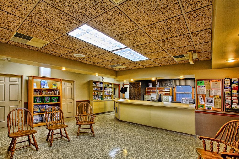 ALEXBELL VETERINARY CLINIC Updated September 2024 15 Photos 6880