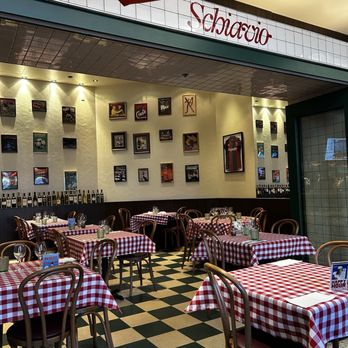 Schiavio - Inside seating - Italian Near Me - Montreal, Quebec Schiavio - Inside seating - Italian Near Me - Montreal, Quebec