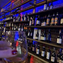 Cucina Baci - Welcome sparkling rose and wine shelves