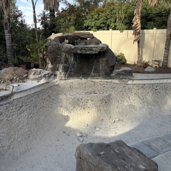 Roberto's Pool Service and Repair - Before - Pool & Hot Tub Service Near Me - orange, California Roberto's Pool Service and Repair - Before - Pool & Hot Tub Service Near Me - orange, California