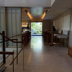 Nobu Palo Alto - Hall to the bar to the beautiful garden