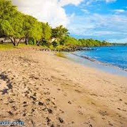 Hanakao'o Beach - South view from center beach