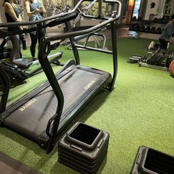 LA Fitness - Backward treadmill