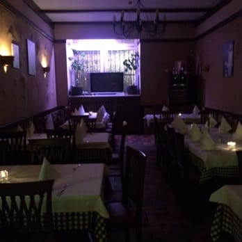 Osteria Caruso - Hinterer Restaurantbereich für Gruppen - Italian Near Me - Berlin, BE Osteria Caruso - Hinterer Restaurantbereich für Gruppen - Italian Near Me - Berlin, BE