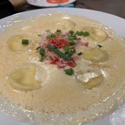 Cheese ravioli with alfredo