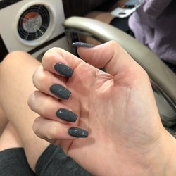 Short acrylic nails with gel polish
