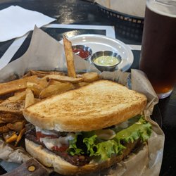 Royale Cinema Lounge - TBLT