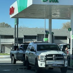 Sinclair Gas - 2 sides, 4 pumps causes back up