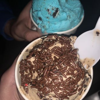 Bmore Licks - Cuban Coffee Oreo ice cream with chocolate sprinkles and Cookie Monster ice cream - Ice Cream & Frozen Yogurt Near Me - Baltimore, Maryland