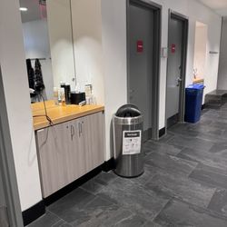 CYCLEBAR - Vanity area and individual showers