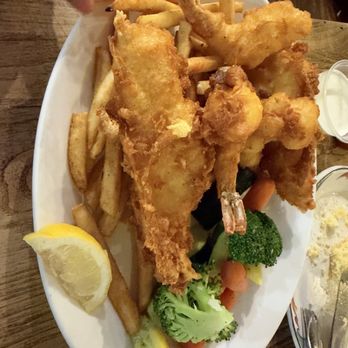 Brookfields Restaurant Sacramento - Captain's Platter - American Near Me - Sacramento, California