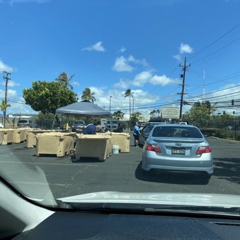 Fresh Island Fish - Line to pick up preordered fish - Seafood Near Me - Honolulu, Hawaii