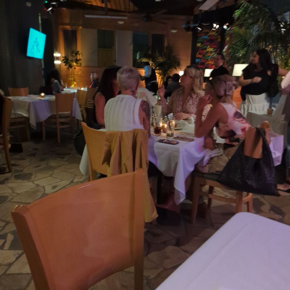 Craig's - Ambiance - American Near Me - West Hollywood, California Craig's - Ambiance - American Near Me - West Hollywood, California