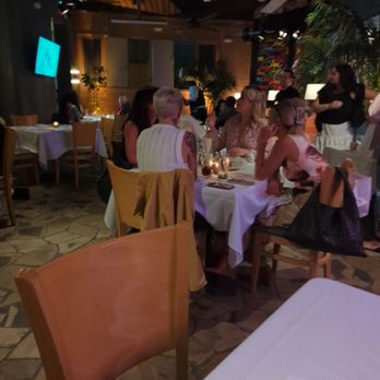 Craig's - Ambiance - American Near Me - West Hollywood, California Craig's - Ambiance - American Near Me - West Hollywood, California