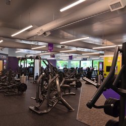 Anytime Fitness - Free weights