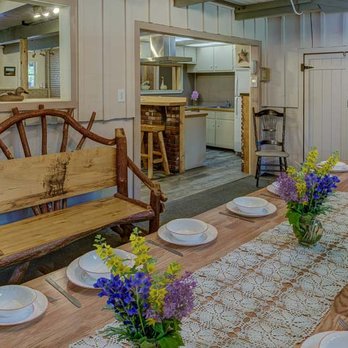 Four Seasons Lodge - The family that breaks bread together, stays together! - Vacation Rentals Near Me - North Conway, New Hampshire