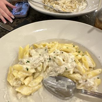 Maggiano's Little Italy - Chicken Alfredo and Gluten Free Chicken Alfredo. - Italian Near Me - Grapevine, Texas Maggiano's Little Italy - Chicken Alfredo and Gluten Free Chicken Alfredo. - Italian Near Me - Grapevine, Texas