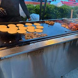 Tacos El Patroncito - Speedy tacos flipping