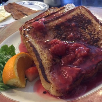 Pete's Egg Nest - Close up of Raspberry French Toast - Breakfast & Brunch Near Me - Seattle, Washington Pete's Egg Nest - Close up of Raspberry French Toast - Breakfast & Brunch Near Me - Seattle, Washington