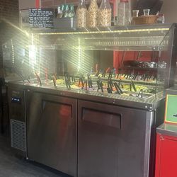 Doughboy’s Pizzeria - Fresh and nice variety at the salad bar.