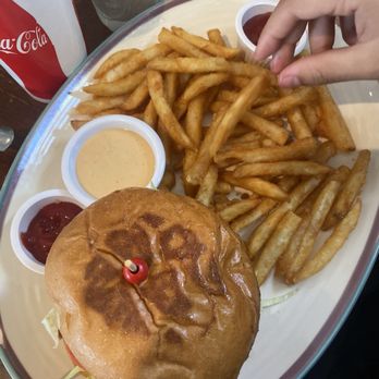 Petit Soleil - Peti burger - Breakfast & Brunch Near Me - Napa, California