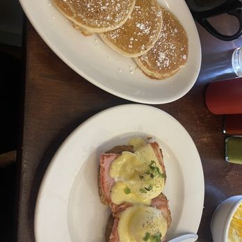 Chow - The Vinny, gf medallion flapjacks and bacon cheddar grits - Breakfast & Brunch Near Me - Bend, Oregon
