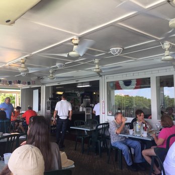 Boater's Grill - Location is very cool - food SUCKS..  $90 for lunch for me and my 2 daughters and the food taste like shit..  SO disappointing :( - Seafood Near Me - Key Biscayne, Florida