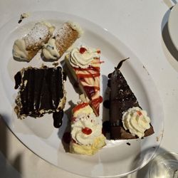 Francos Ristorante And Bar - Canoli, limoncello, tiramisù, torta di mousse al cioccolato, cheese cake