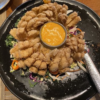 Seven Sisters - Blooming onion - Cocktail Bars Near Me - Tuolumne, California