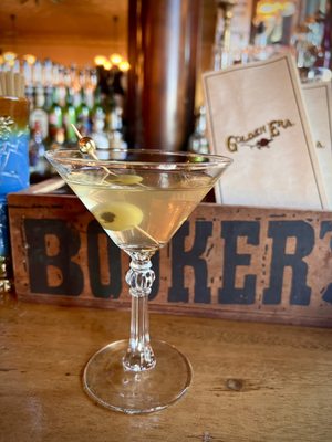 Golden Era Cocktail Bar and Lounge by null